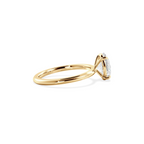 Oval solitaire gold