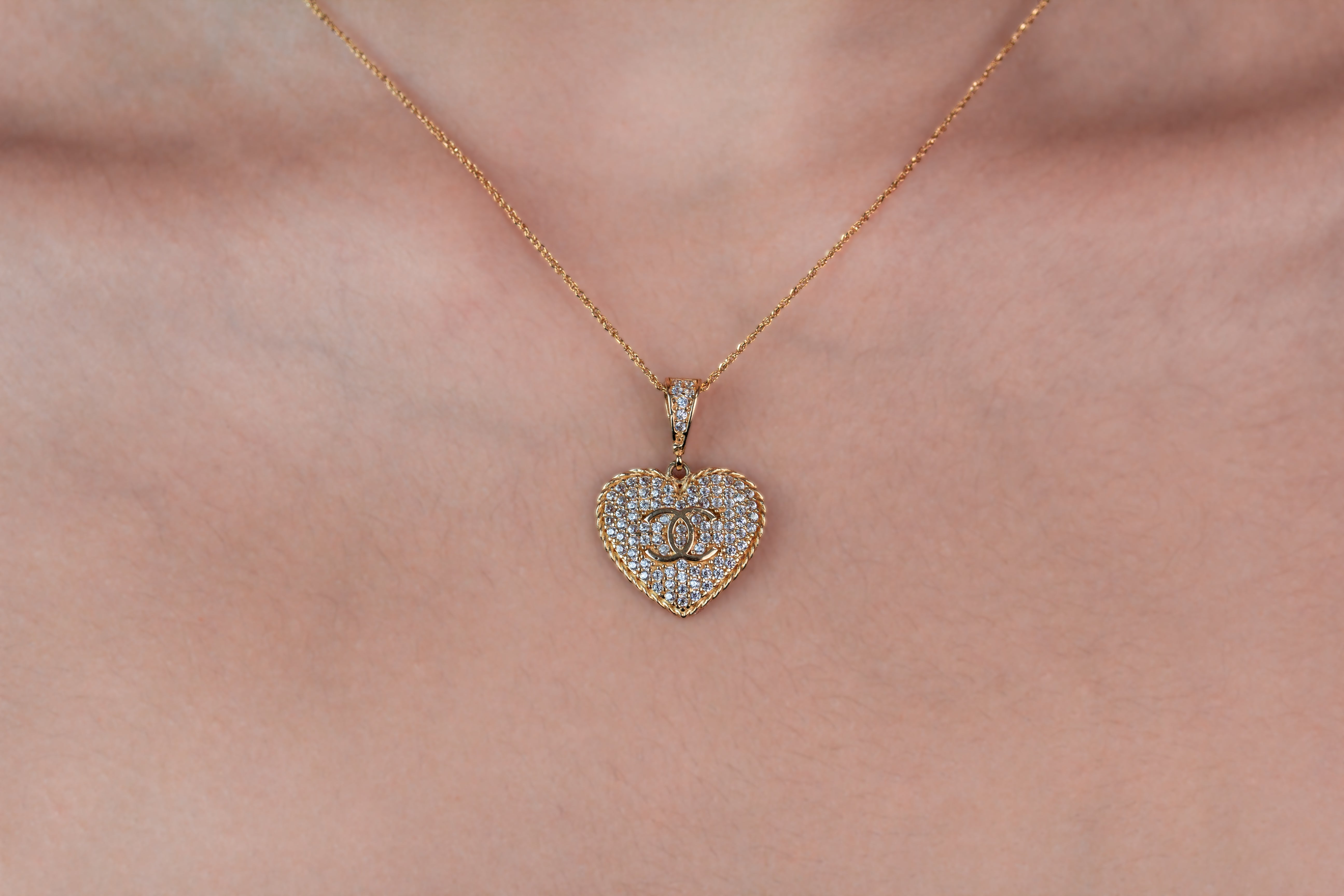 Dije de corazon Channel