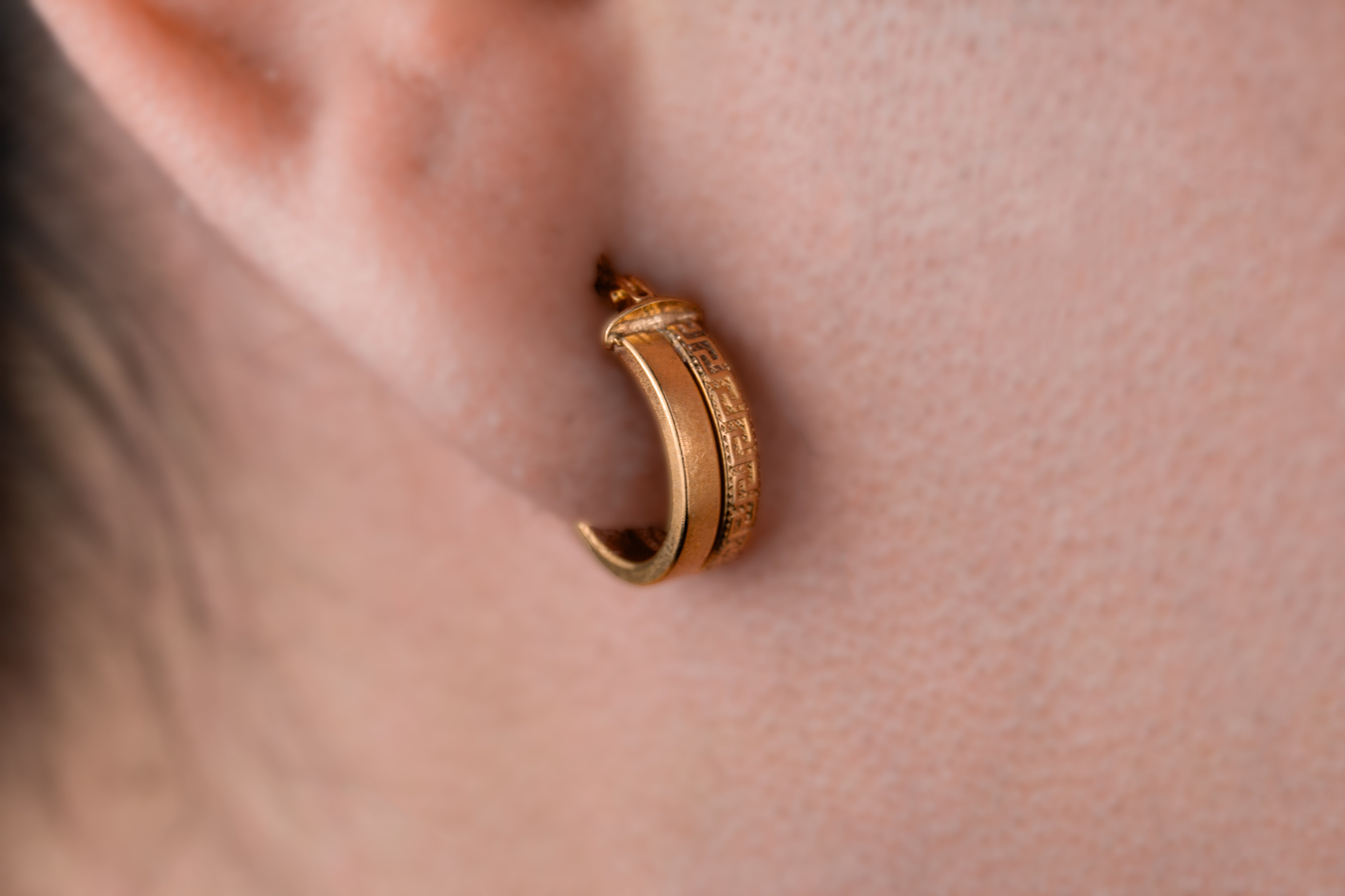 Argolla Versache doble banda labrada