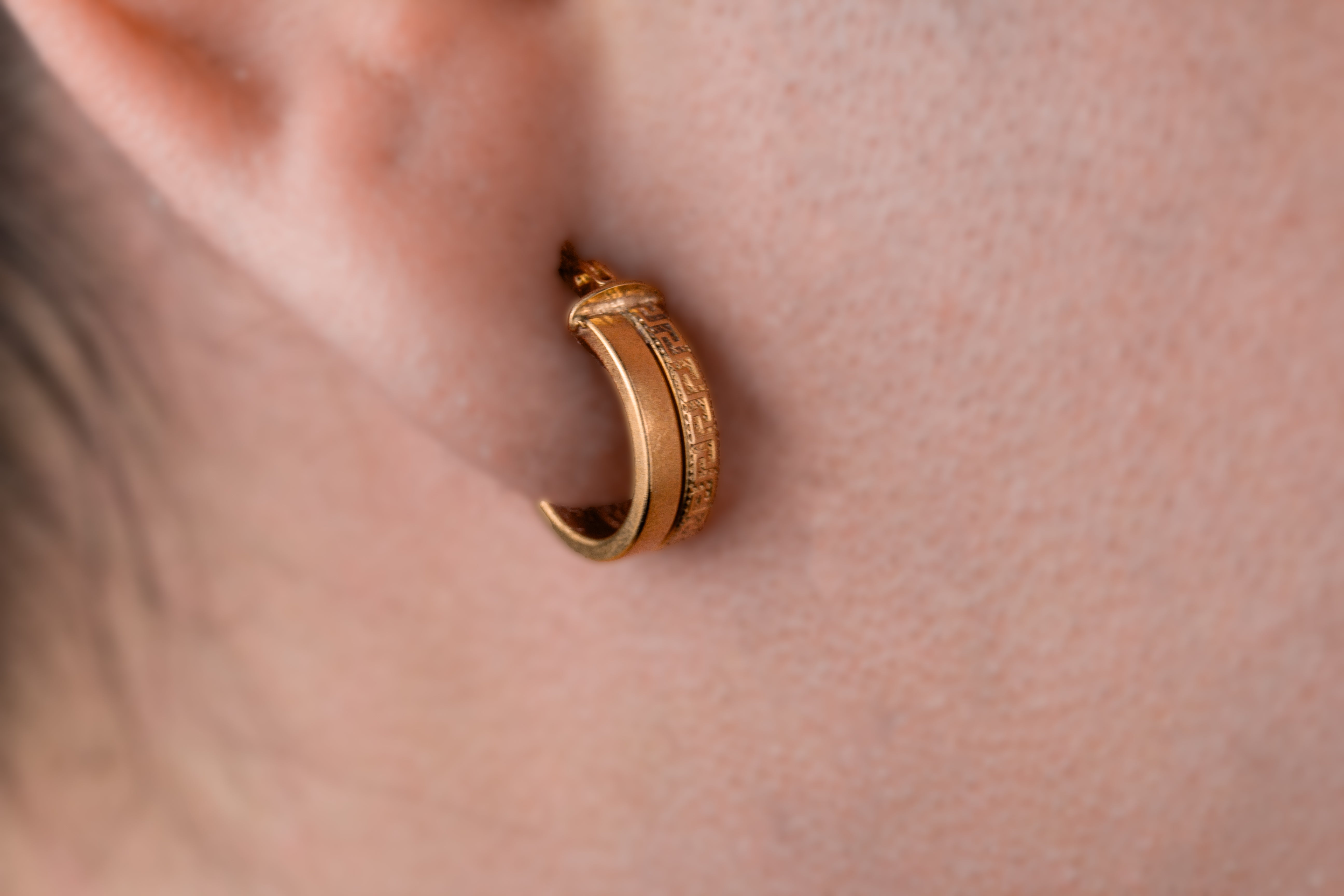 Argolla Versache doble banda labrada