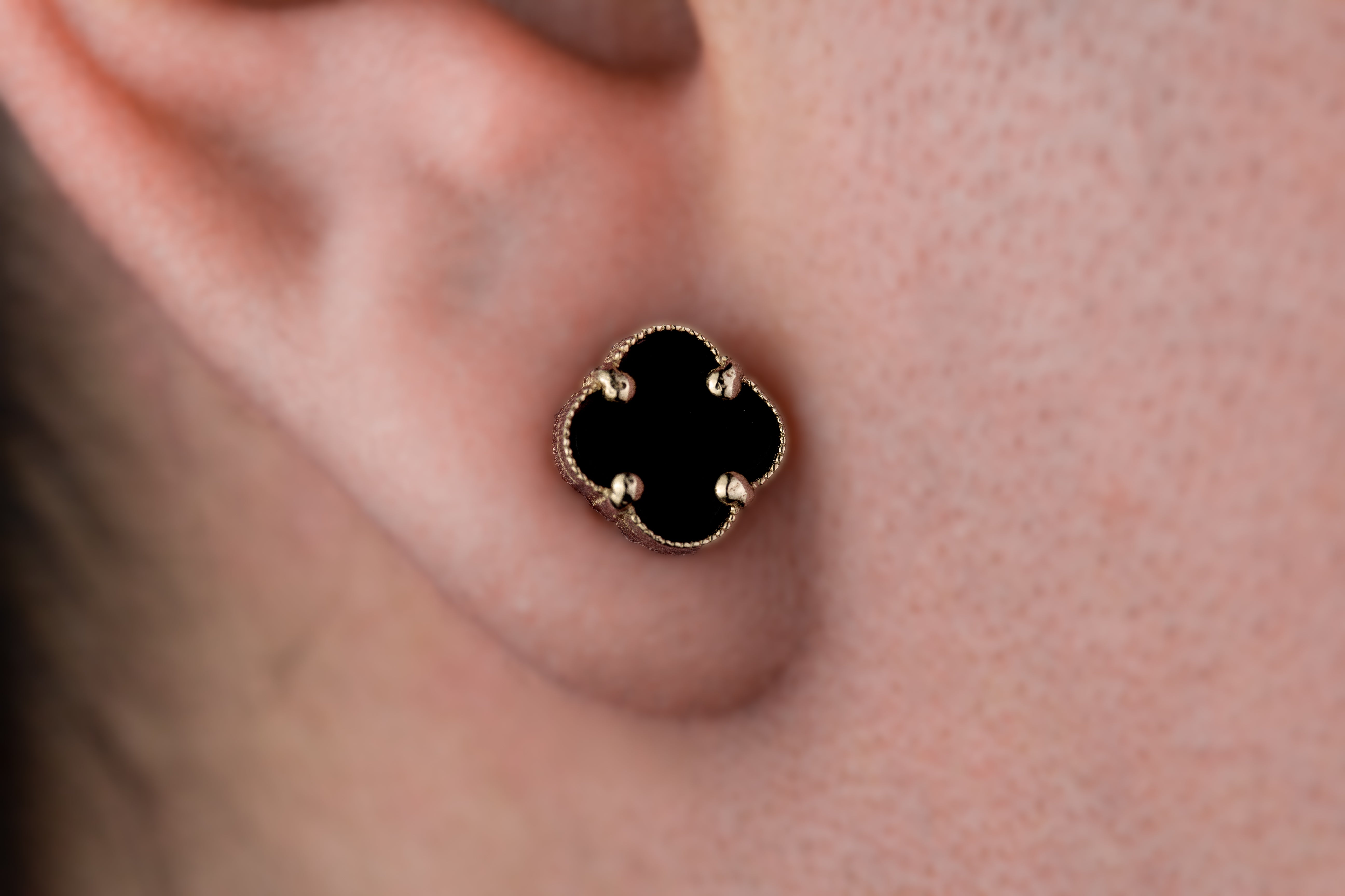 Arete Van Cleef concha nacar negro